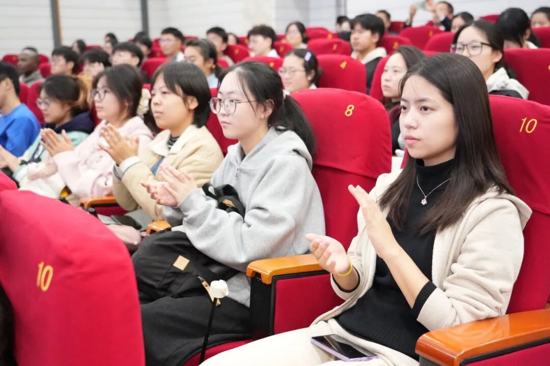 20251106 沙特审计院院长胡萨姆·阿兰卡里先另行通知生受聘beat365vip官网登录入口荣誉教授仪式 (14).JPG